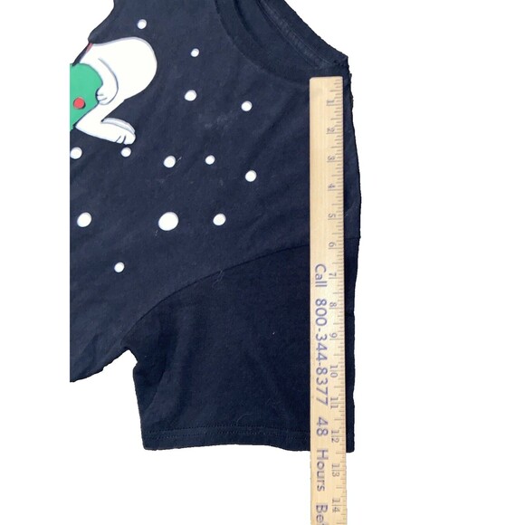Peanuts Snoopy Christmas Tree 2016 T-Shirt Sz S/M Black Graphic Falling Snow Dog - Picture 8 of 9